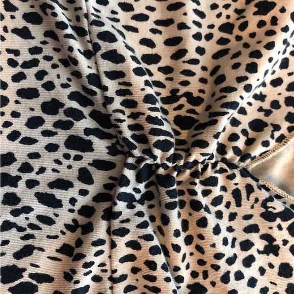 Brandy Melville 4 for 1 shipping bundle!  Get 4 items‎ for shipping as one. - Picture 9 of 12